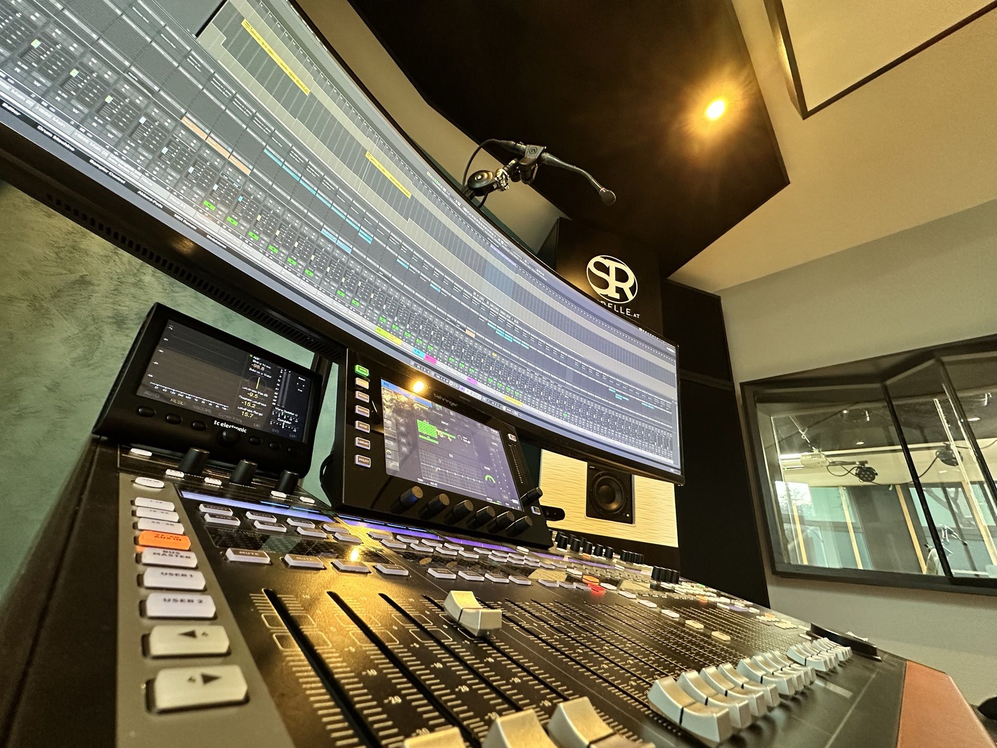 Studioaufnahme im Strelle Records Studio – professionelle Musikproduktion.