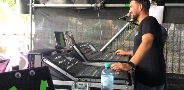 Daniel Götzinger als Tonmeister und Tontechniker auf einem Festival